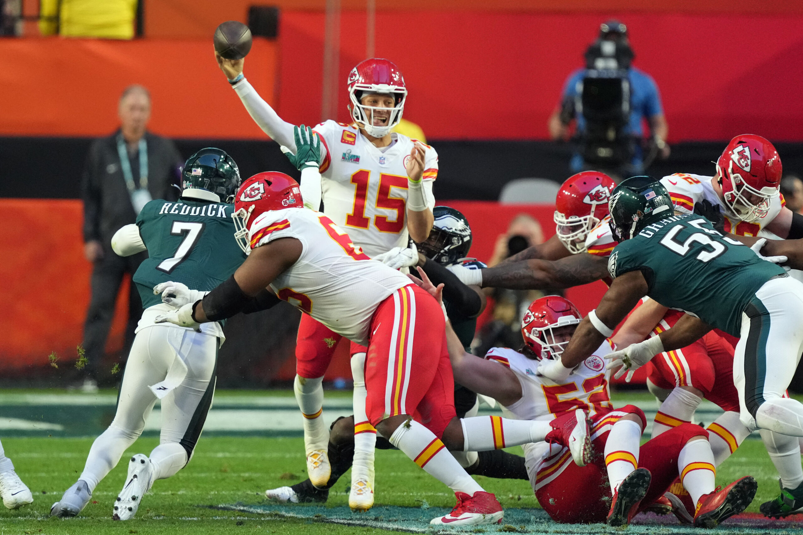 Super Bowl 2023 final score, results: Patrick Mahomes wins second title as  Chiefs overcome 10-point deficit vs. Eagles